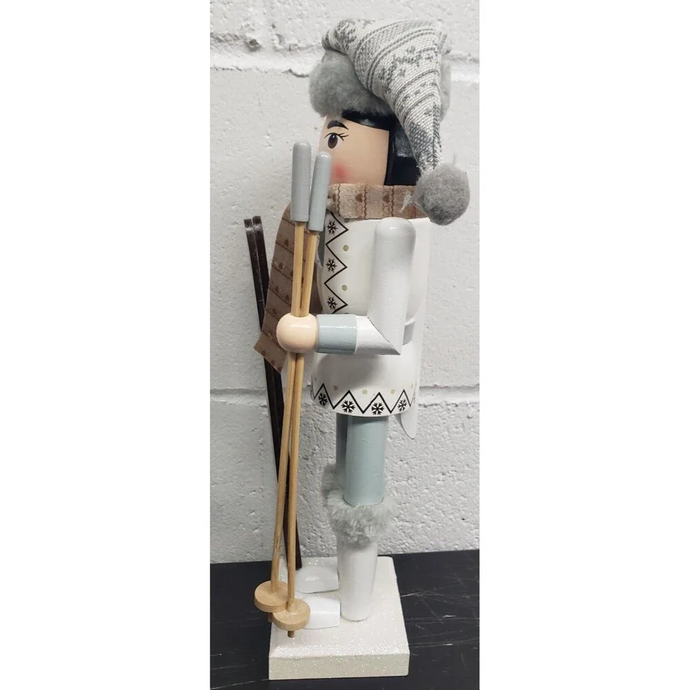 Wooden Christmas Nutcracker,14